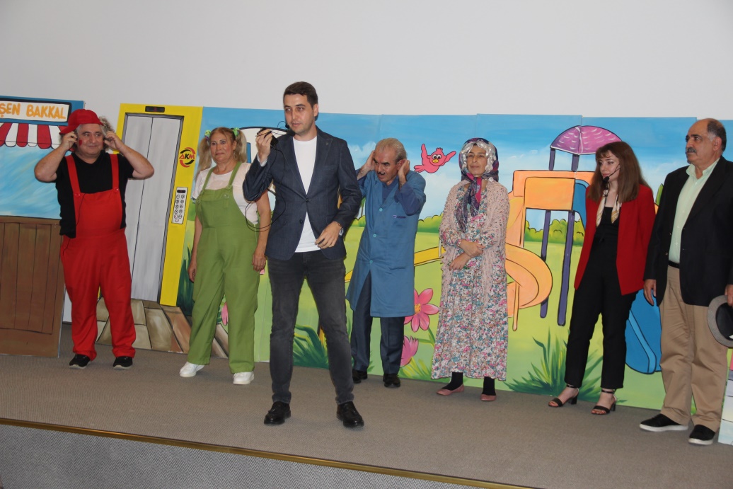 AKM Asansör Çocuk Tiyatrosu Sanatla Öğretiyor